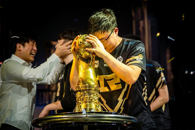 KPL秋季賽花樓久誠教練對決，TTG戰(zhàn)隊(duì)迎戰(zhàn)AG超玩會